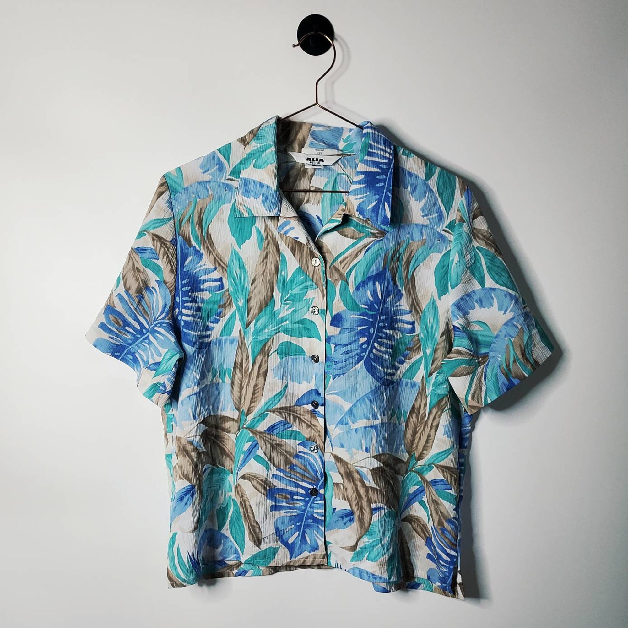 Discover Alia Vintage 80s Blouse Hawaiian Shirt