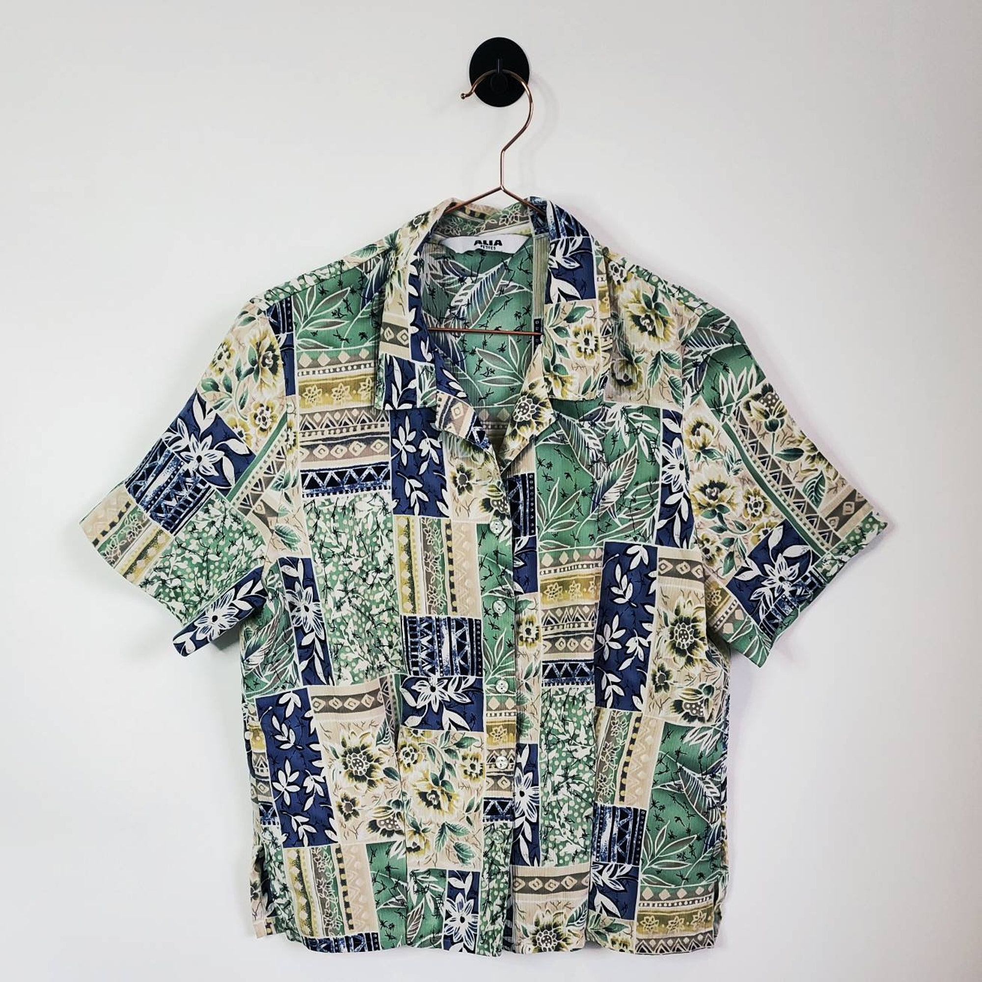 Discover Alia Vintage Boho Hawaiian Shirt