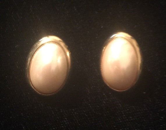 Richelieu Vintage Faux? Pearl Earrings! - image 1