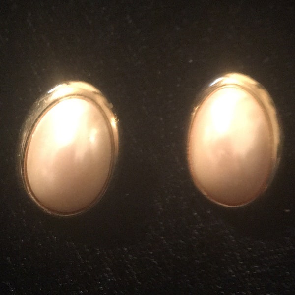 Richelieu Vintage Faux? Pearl Earrings!