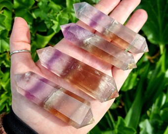 Pale Rainbow Fluorite / Double Terminated Point / approx 60 to 70 grams (1 piece)
