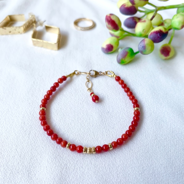 Rote Koralle und Streifen Gold Perlen Armband (14K gold filled/Rote Koralle)