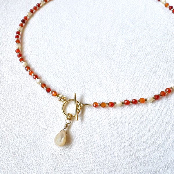 Carnelian and tear drop cut mother of pearl toggle beaded choker necklace (14K gold filled / Carnelian / Mother of pearl)