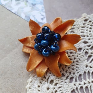 Sunflower pin, yellow brooch, small flower brooch, v23127