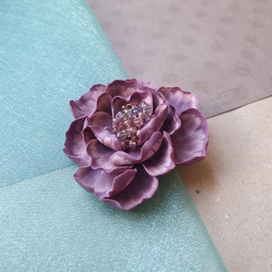Violet Blumen Broschen, Anstecknadel, Fantasieblume v2305