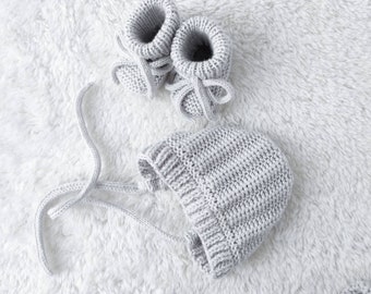 Baby booties and bonnet set merino wool knit, gray newborn baby outfit