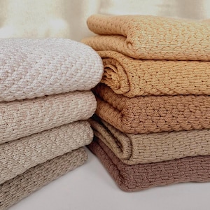Manta marrón para bebé de lana merino tejida para recién nacidos unisex.