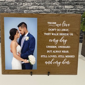 Holzgedenktafel mit Foto, Sympathiegeschenk, Gedenkgeschenk, Diejenigen, die wir lieben, Verlust eines geliebten Menschen, Beileid für den Verlust, personalisiertes Gedenken