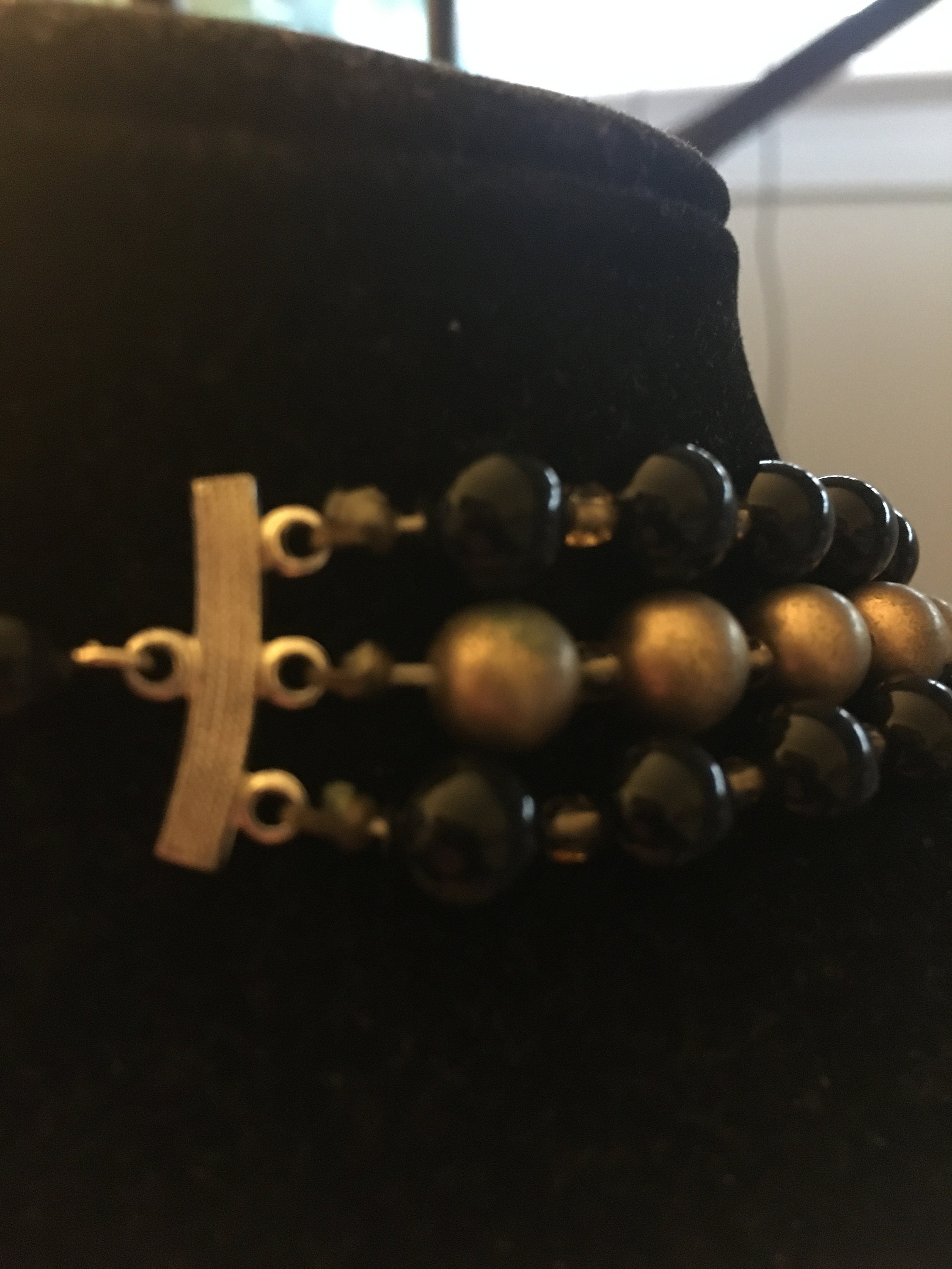 Collier Plastron Ancien Triple Rang Perles Noires Facettées - Laiton Et Verre - Occasion