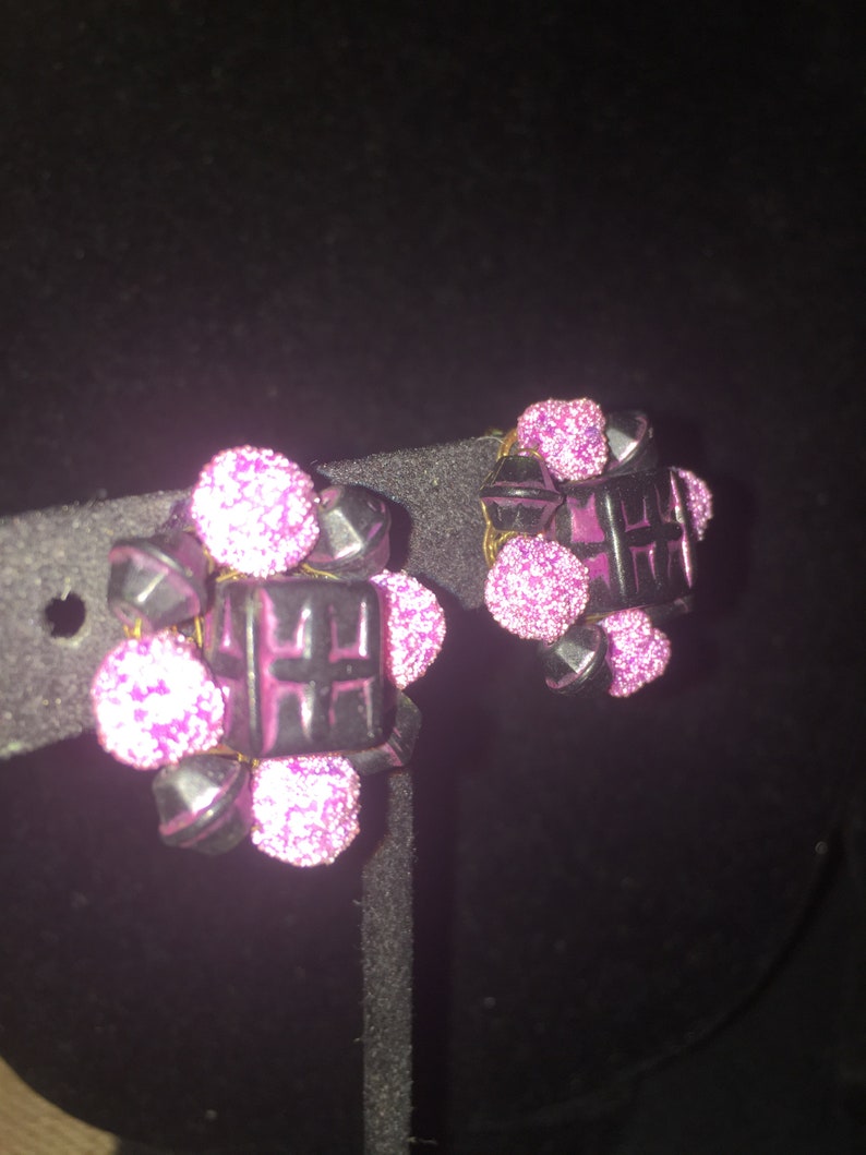 Vintage Unique Shades of Purple Textured Beaded Clip Earrings Signed Japan*