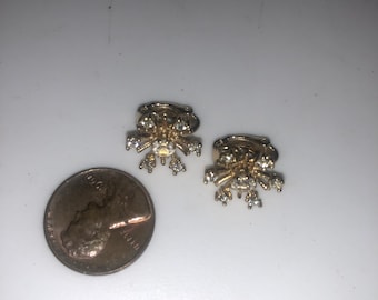 Tiny Gold Tone Flower with Rhinestone Center Clip Earrings##*