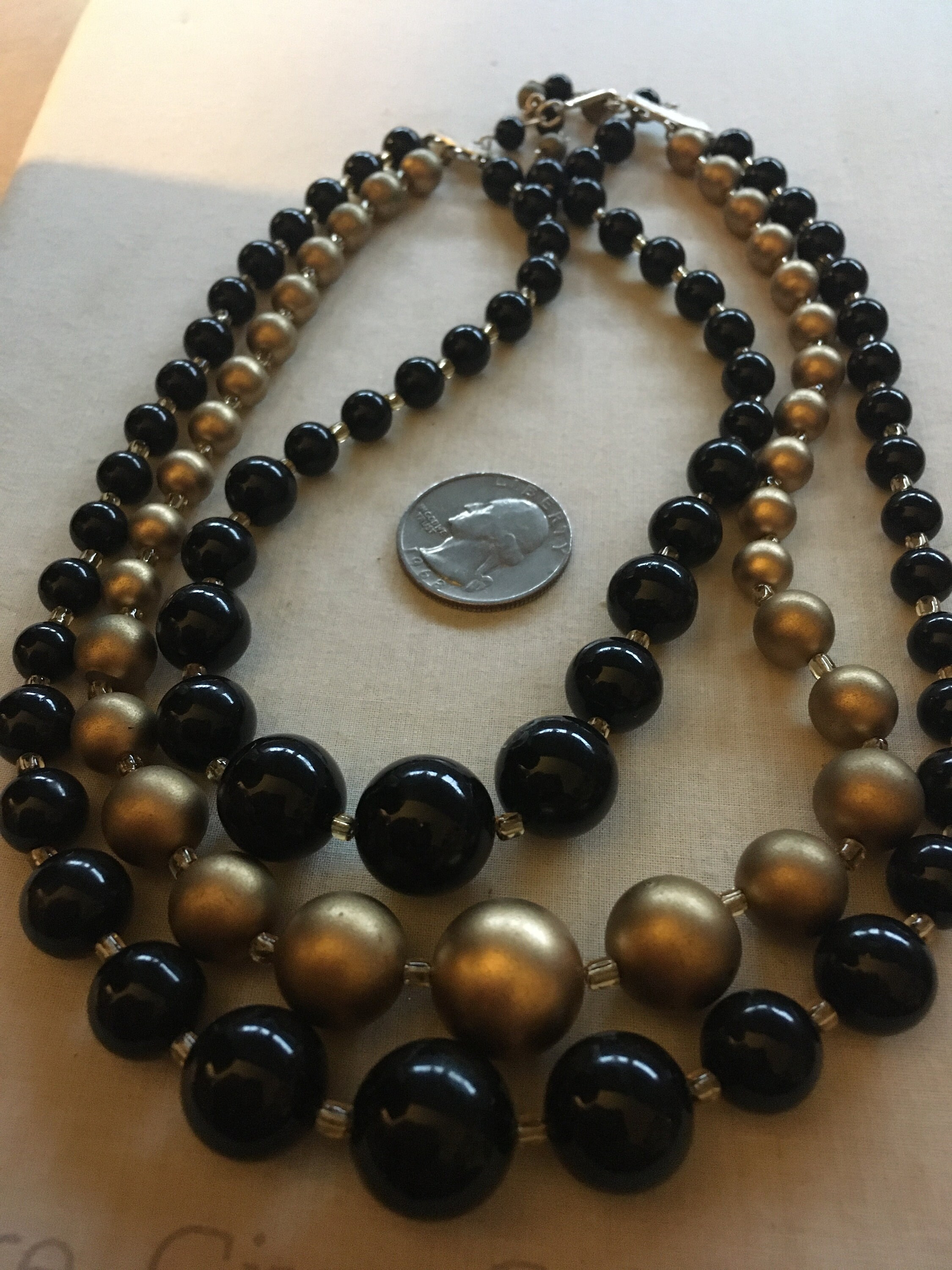Collier De Perles Vintage 3 Rangs - Résine Noir Et Or - Modèle 3325 - Occasion Parfait état