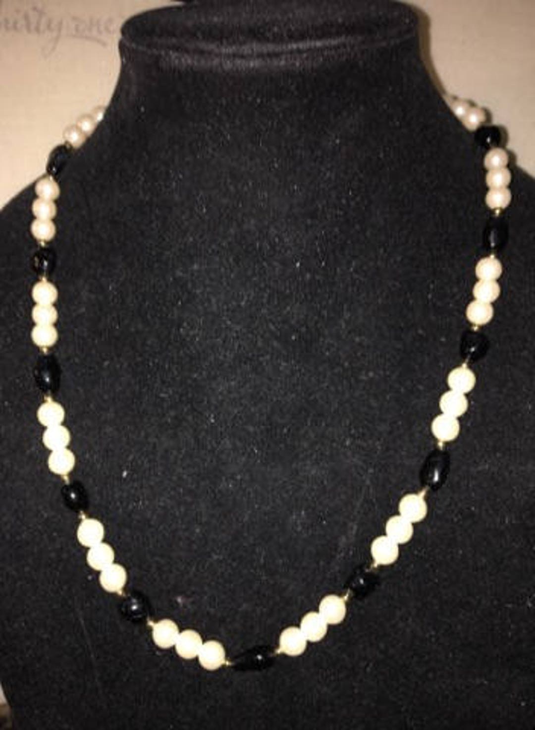 Collier Vintage En Perles Noires Avec Pendentif Pierre Noire - Bijou Résine Occasion