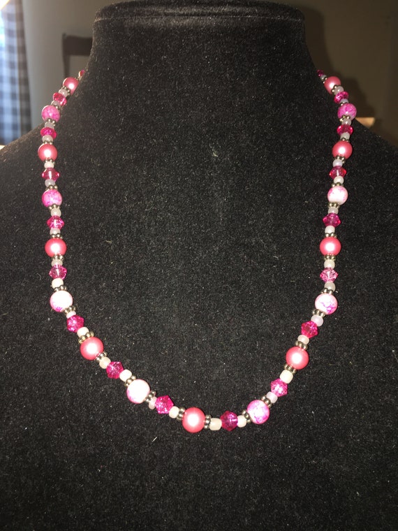 Vintage Shades of Pink Beaded Necklace***