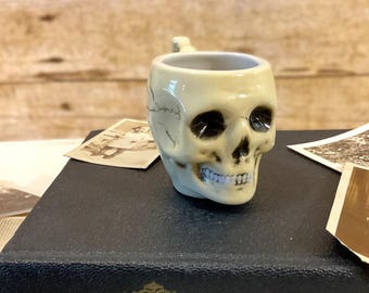 Taza vintage de cerámica/porcelana con forma de calavera "Hecha en Alemania"