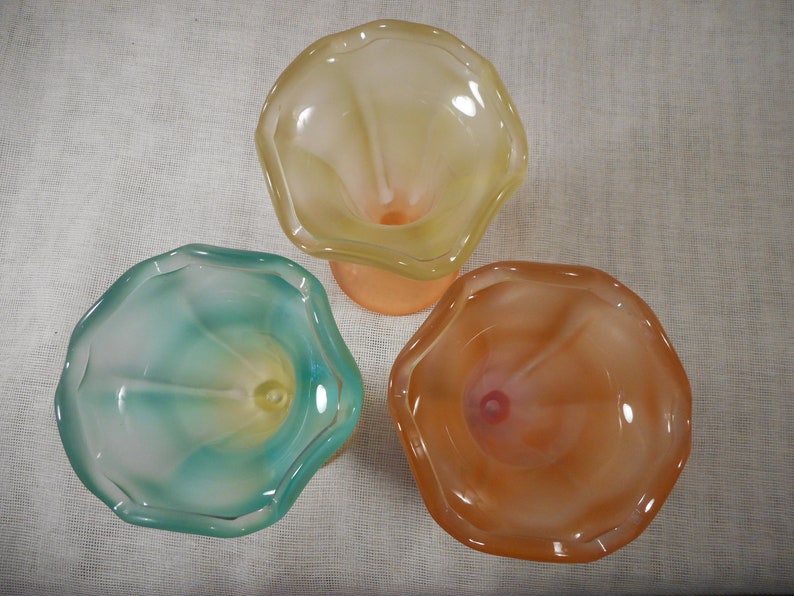 3 VTG Tall Tulip Dessert Dishes Frosted Ombre Pastel Glass Ice Cream Sundae Cup Parfait
