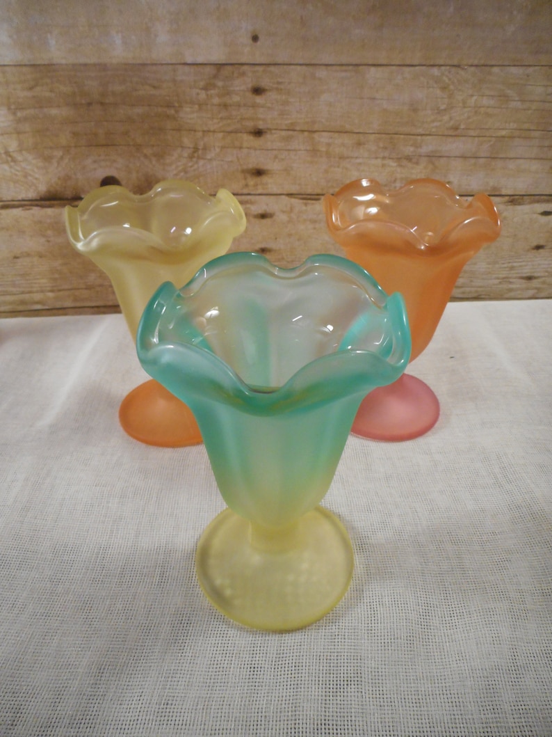 3 VTG Tall Tulip Dessert Dishes Frosted Ombre Pastel Glass Ice Cream Sundae Cup Parfait