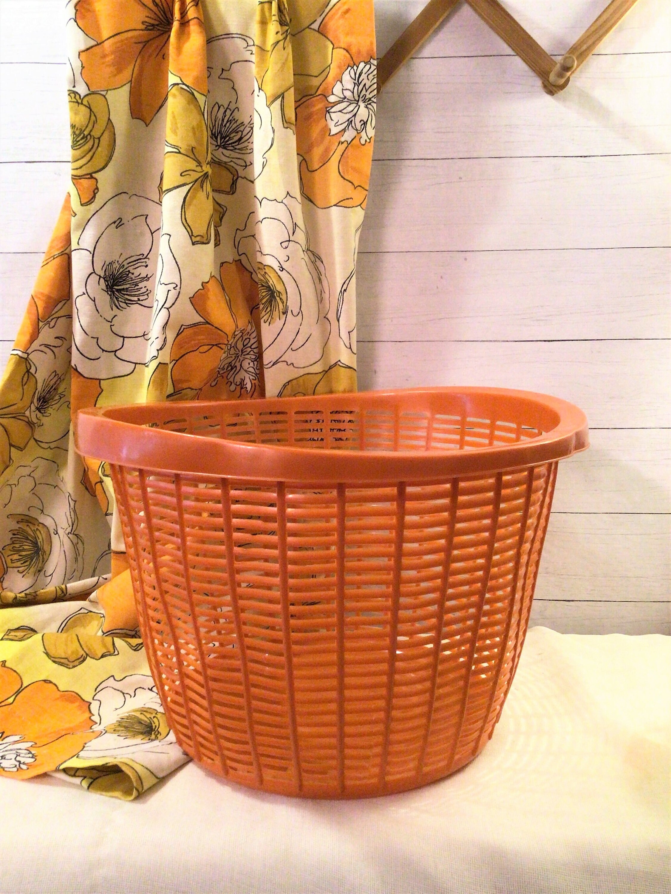 Sold at Auction: Rubbermaid Clothes Hamper 27 Tall X 19 Round