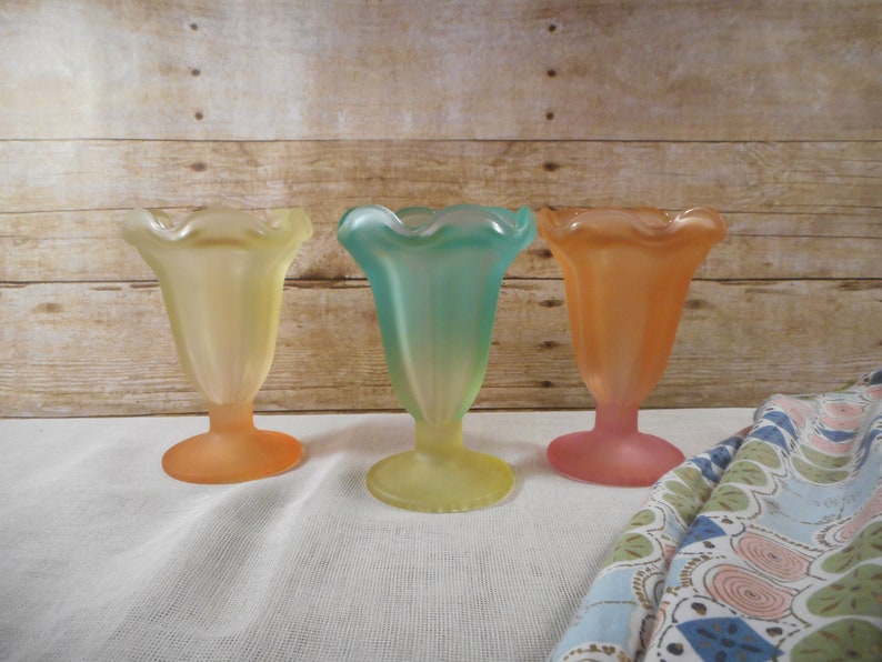 3 VTG Tall Tulip Dessert Dishes Frosted Ombre Pastel Glass Ice Cream Sundae Cup Parfait