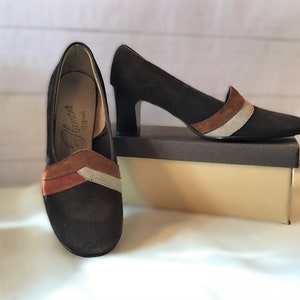 Escarpins Glamour Originals en daim marron des années 1970, 7M
