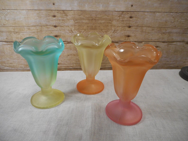 3 VTG Tall Tulip Dessert Dishes Frosted Ombre Pastel Glass Ice Cream Sundae Cup Parfait