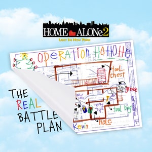 Puede incluir: Un mapa dibujado a mano con las palabras "Operación Ho Ho Ho" y "El verdadero plan de batalla" escritas en él. El mapa muestra un plano de planta de un edificio con varios elementos etiquetados, incluyendo "caja de herramientas", "latas de pintura", "agujero", "bolsa de herramientas" y "grasa". El mapa está etiquetado como "Kevin" en la parte inferior.