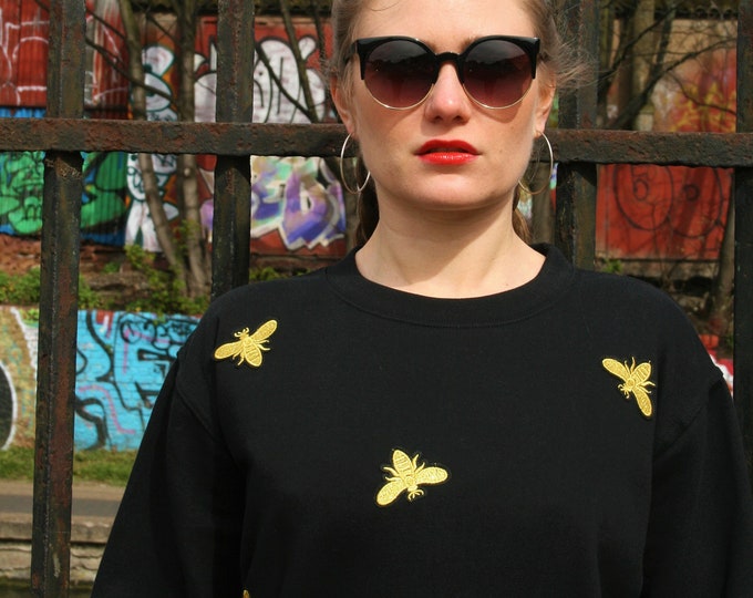 Bee Golden - Golden bee design applique embroidery black sweatshirt size S, M, L