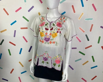 1970s true vintage Mexicana embroidery design short sleeve top size 12