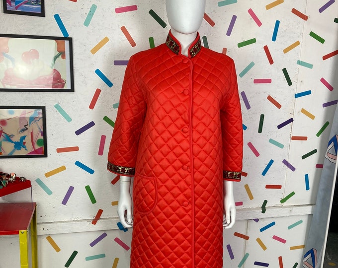 1970s/ 80s burnt orange / red quilted house coat with black and gold details - Size up to 14