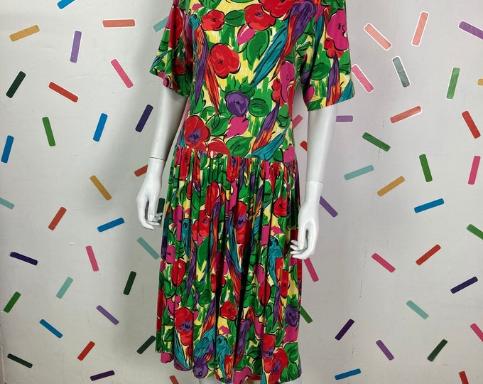 True vintage 1980s  tropical / bird print button back jersey dress - size up to 10/12