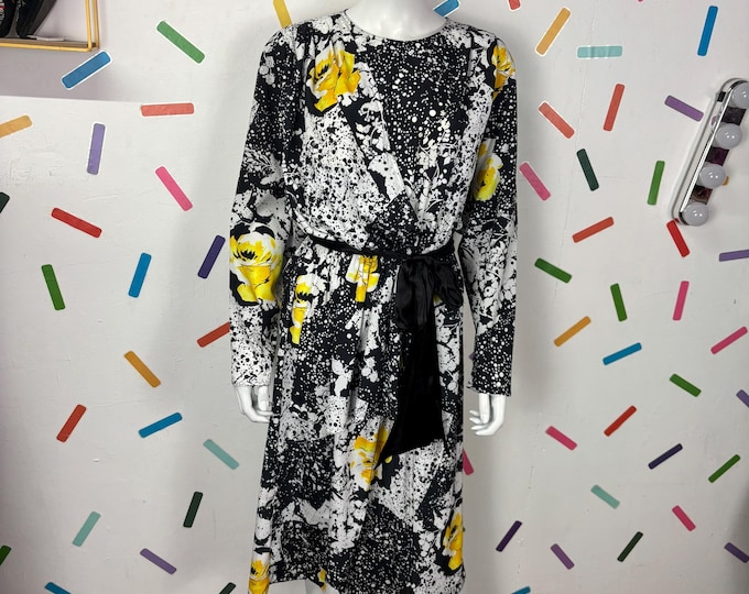 1980s true vintage white / black / yellow floral long sleeve silk dress size 12/14