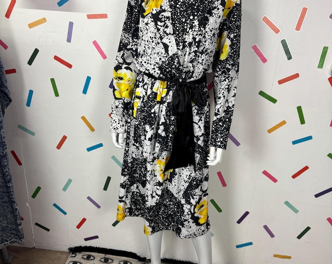 1980s true vintage white / black / yellow floral long sleeve silk dress size 12/14