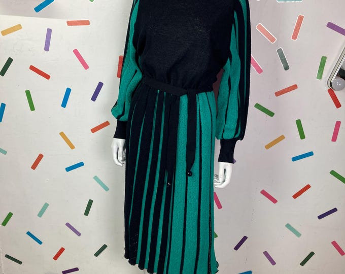 1980s true vintage black and green with gold detail knitted dress size 12/14