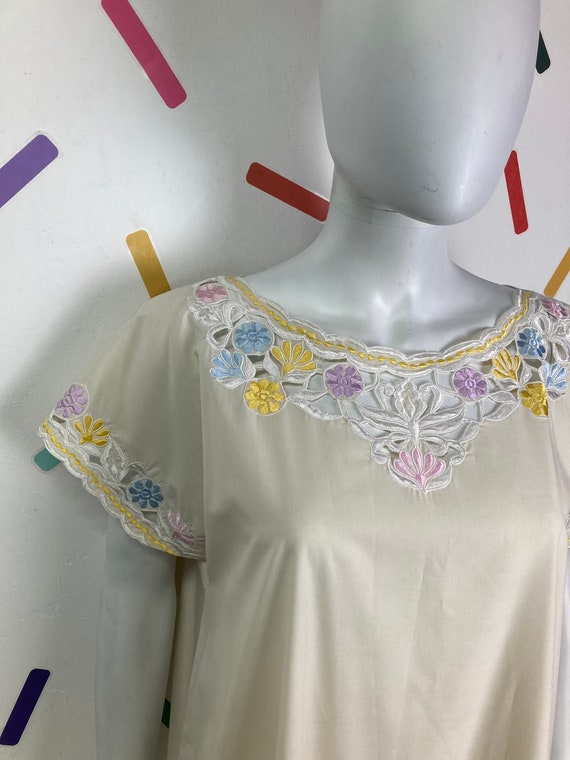 1980s True vintage embroidery design pastel yello… - image 4