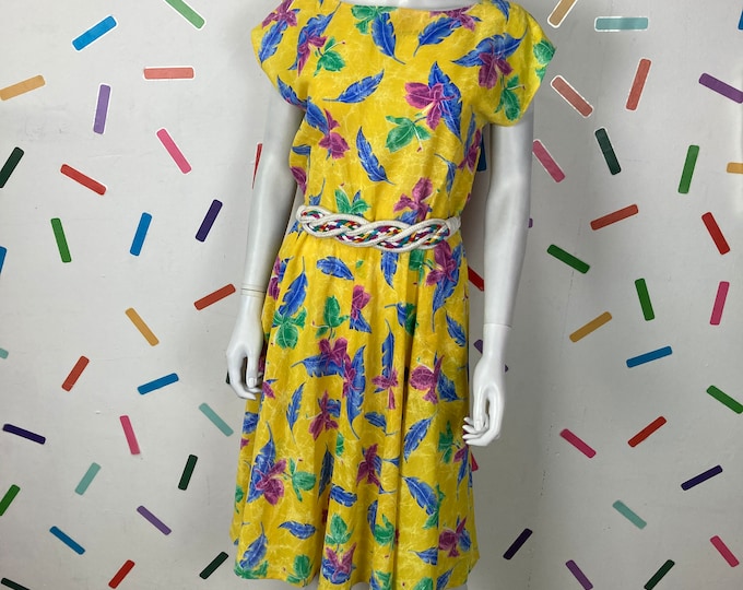 True vintage 1980s does 50s yellow tropical design dress with pockets size 12/14