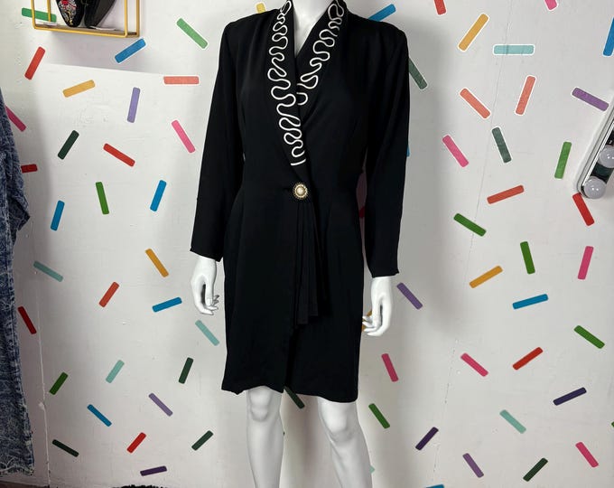 1980s True vintage black evening dress with embroidery detail - size 12/14