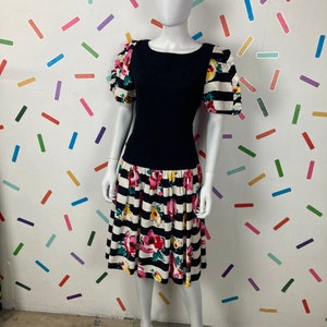 1980s true vintage stripe / floral design fitted midi dress Size 10 - 14