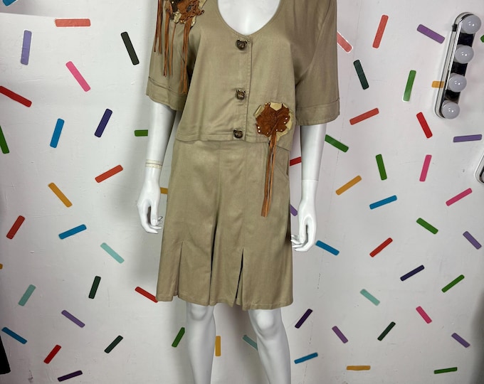 1980s true vintage beige Jungle design 2 piece set top / shorts size 12/14