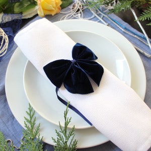 Papillon di velluto/Anelli per tovaglioli di Natale/Anelli per tovaglioli di Natale velluto/velluto/velluto/tovagliolo rotondo in velluto blu navy/ornamento natalizio/fiocco