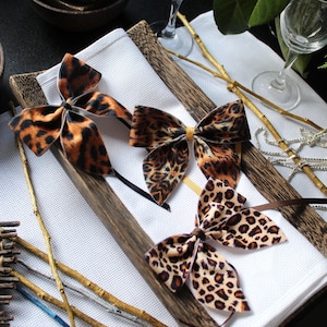 Short-haired velvet bow tie/leopard napkin rings velvet/safari velvet bow/jaguar round velvet towel/bow