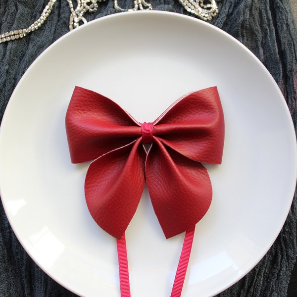 Noeud papillon en simili cuir/cuir bow/table decoration/halloween bow napkin rings/RED napkin knots rings/leather bow/halloween decor