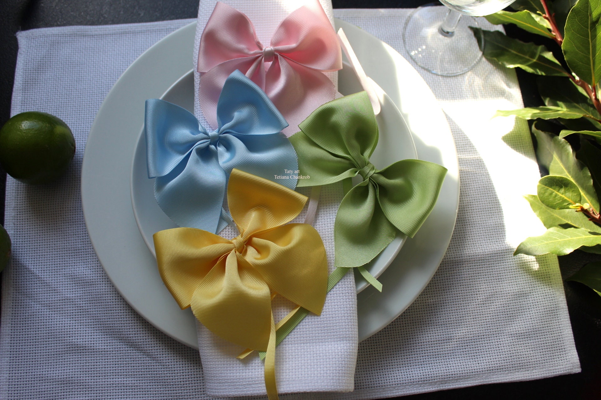 Gros-Grain Noeud Papillon Ronds Serviettes/Grosgrain Bow Napkin Rings/Ester Rings