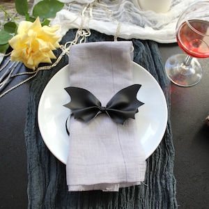 Papillon in finta pelle/fiocco in pelle/decorazione da tavolo/anelli tovagliolo fiocco di Halloween/anelli con nodi tovagliolo pipistrello nero/pipistrello in pelle/arredamento di Halloween