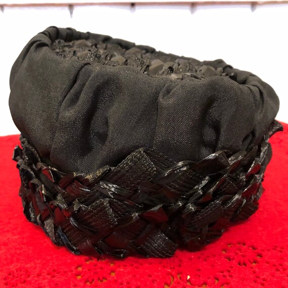 Vintage 60's Pillbox Hat in Black
