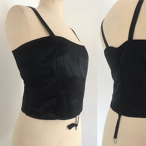 Sujetador raro de los años 20 en satén de seda negro, talla grande.