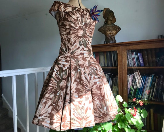 Floral 1950s tea dress in beautiful mid-century p… - image 1