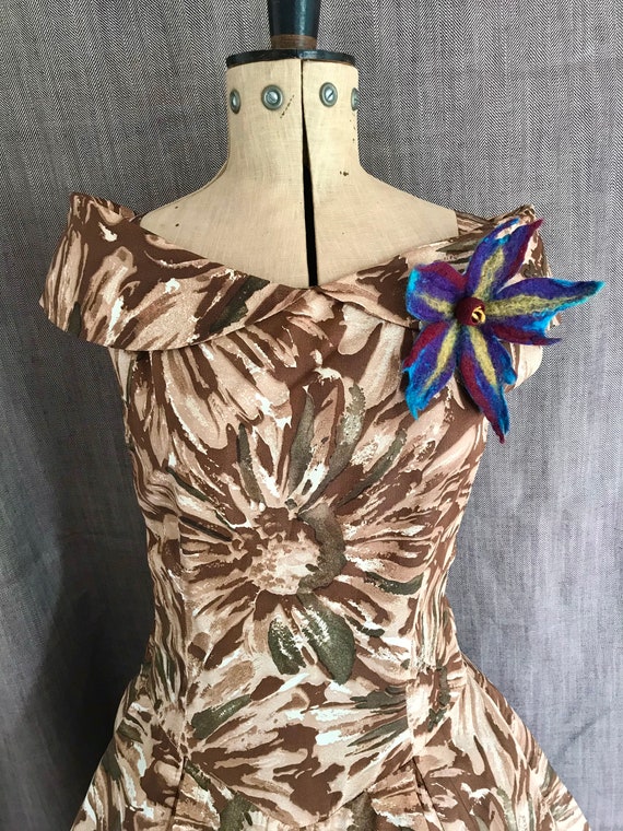 Floral 1950s tea dress in beautiful mid-century p… - image 4