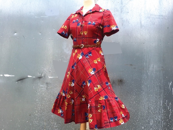 Red floral shirtwaister dress 1970s