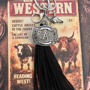 Nyckelring med westerninitial och tofs – Personlig cowboy-bältesspänne till väska, westernpresent