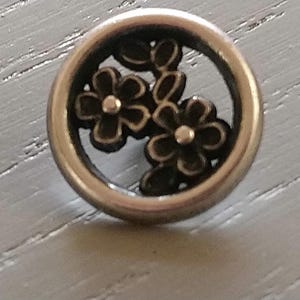 Flower buttons, antique silver metal buttons, 11mm, 15mm or 18mm buttons